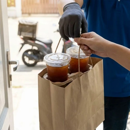 Disposable Lid in takeaway packaging Disposable Lid in takeaway packaging